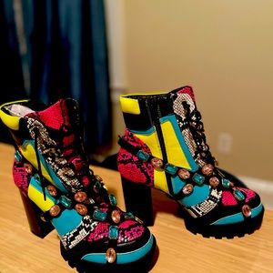 Gently worn 1X multi-colored studded ankle boots!